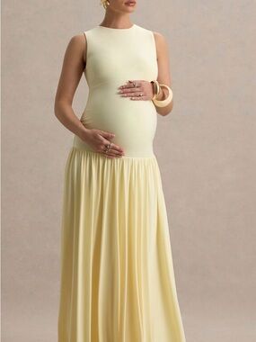 Club London lemon crew neck maternity maxi dress with pleated skirt